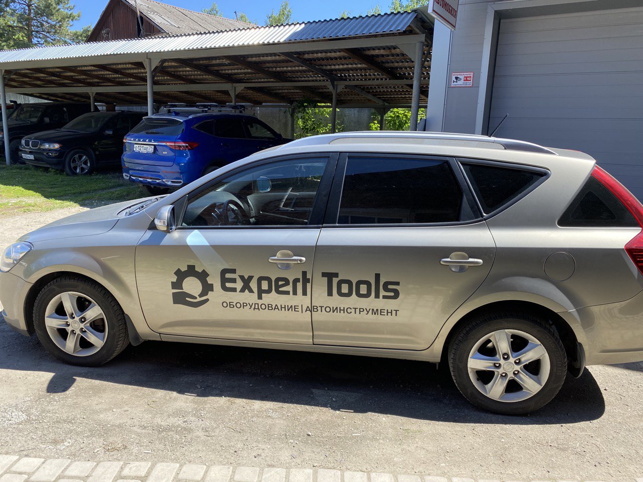 Брендирование автомобиля для Expert Tools